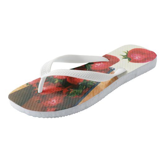  aardbeien in mandje, fruitbessen teenslippers (Schuin)