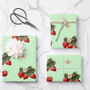 Aardbeien inpakpapier met bloesem op groen vel