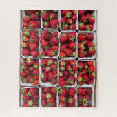 Aardbeien op de markt voor containers van de landb legpuzzel (Verticaal)