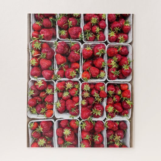 Aardbeien op de markt voor containers van de landb legpuzzel (Verticaal)