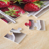 Aardbeien op de markt voor containers van de landb legpuzzel (Zijkant)