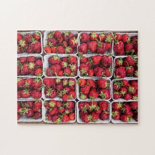 Aardbeien op de markt voor containers van de landb legpuzzel (Horizontaal)