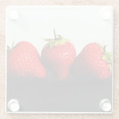 Aardbeien op wit over zwart coastercana glazen onderzetter (Achterkant)