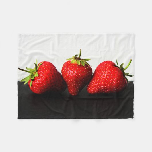 Aardbeien op wit over zwart fba fleece deken (Voorkant (Horizontaal))