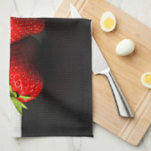 Aardbeien op wit over zwart ktcnm theedoek (Quarter Fold)