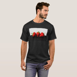 Aardbeien op wit over zwart mccnm t-shirt