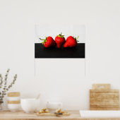 Aardbeien op wit over zwart wapcnm poster (Keuken)