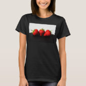 Aardbeien op wit over zwart wccnm t-shirt (Voorkant)