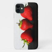 Aardbeien op wit over zwarte iphcna Case-Mate iPhone case (Achterkant)