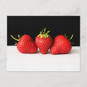 aardbeien op zwart boven witte pc-boog2 briefkaart