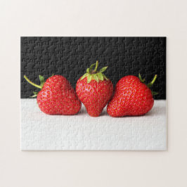 Aardbeien op zwart over wit 11x14 252pc jpa legpuzzel