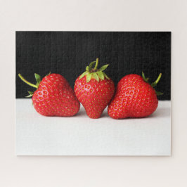 Aardbeien op zwart over wit 16x20 520pc jpcna legpuzzel