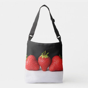 Aardbeien op zwart over wit cbbcna crossbody tas