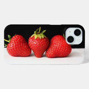 Aardbeien op zwart over wit iphcnm iPhone 15 case