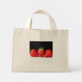 Aardbeien op zwart over wit TTCNA Mini Tote Bag (Achterkant)