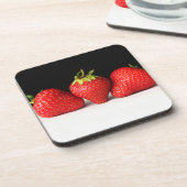 Aardbeien op zwart over witte coastercana bier onderzetter (Linkerzijde)