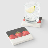 Aardbeien op zwart over witte coastercana stenen onderzetter (Zijkant)