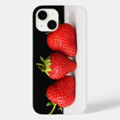 Aardbeien op zwart over witte ipha Case-Mate iPhone case (Achterkant)