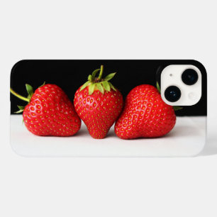 Aardbeien op zwart over witte ipha Case-Mate iPhone 14 hoesje