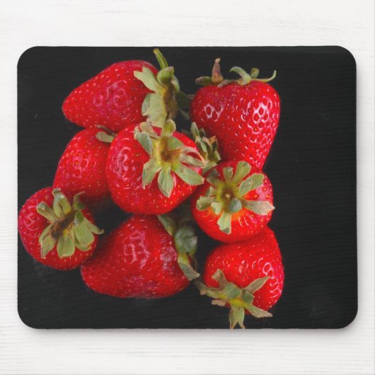 Aardbeien op zwarte Mousepad Muismat (Voorkant)