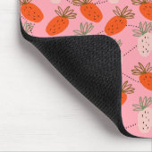 Aardbeien Roze Wit Doodle Fruit Patroon  Muismat (Hoek)