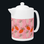 Aardbeien Roze witte doodle Fruit Patroon Theepot<br><div class="desc">Met de hand getekende aardbeien Patroon met witte en roze aardbei.</div>