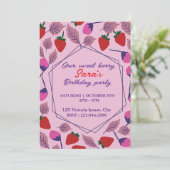 Aardbeien verjaardagsfeestje kaart (Staand voorkant)