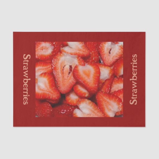 Aardbeien vers gesneden rood tissuepapier (Voorkant)