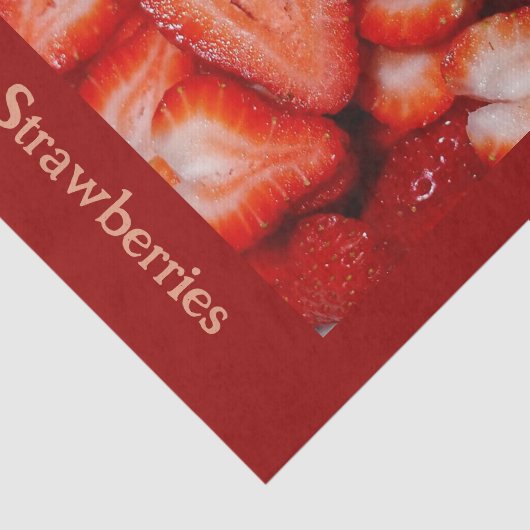 Aardbeien vers gesneden rood tissuepapier (Detail)