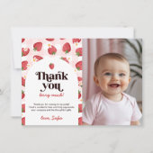 Aardbeienbes 1e verjaardag bedankkaart kaart (Voorkant)