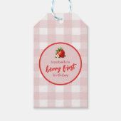 Aardbeienbes Eerste 1e verjaardag Pink Gingham Cadeaulabel (Voorkant)