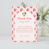 Aardbeienbessen eerste roze verjaardag bedankkaart (Staand voorkant)