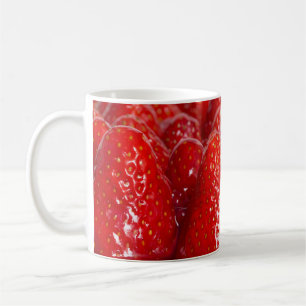 Aardbeiencake met macroscopische sluiting koffiemok