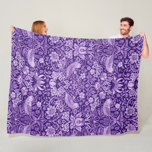 Aardbeiendief Paars, William Morris Fleece Deken (In situ)