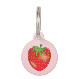 Aardbeienfruit op roze basis met foto's van de et huisdierpenning