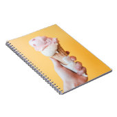 Aardbeienijs op kuit notitieboek (Rechterzijde)