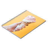 Aardbeienijs op kuit notitieboek (Linkerzijde)