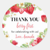 Aardbeienlabels op het Baby shower "Birthday" Ronde Sticker (Voorkant)