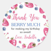 Aardbeienlabels op het Baby shower "Birthday" Ronde Sticker (Voorkant)
