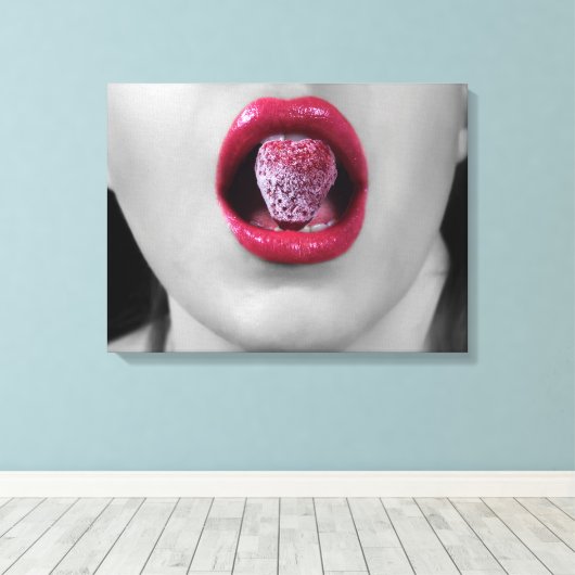 Aardbeienlippen Canvas Afdruk (Insitu (Houten vloer))