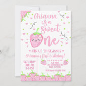 Aardbeienmeisje nodigt voor de eerste verjaardag u kaart (Voorkant)