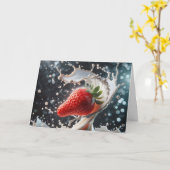 Aardbeienmelk Splash voor Verjaardag Kaart (Gele Bloem)