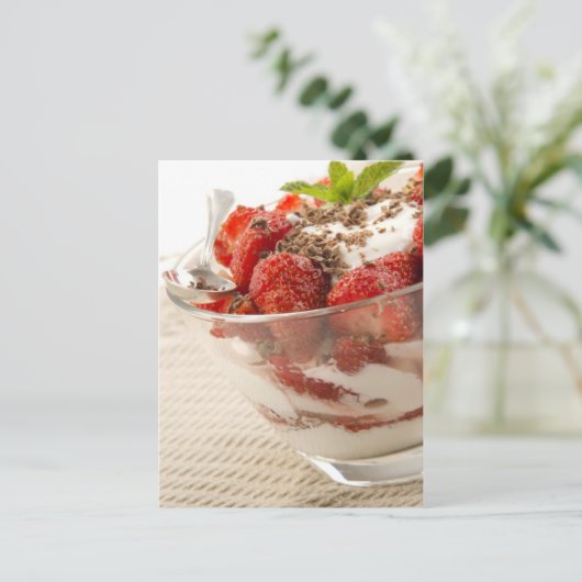 Aardbeiensap met vers yoghurt briefkaart (Staand voorkant)