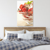 Aardbeiensap met vers yoghurt canvas afdruk (Insitu (Slaapkamer))
