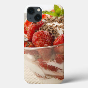 Aardbeiensap met vers yoghurt iPhone 13 hoesje