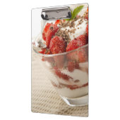 Aardbeiensap met vers yoghurt klembord (Links)