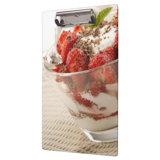 Aardbeiensap met vers yoghurt klembord (Links)