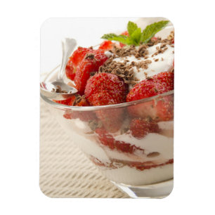Aardbeiensap met vers yoghurt magneet