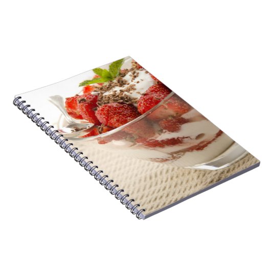 Aardbeiensap met vers yoghurt notitieboek (Rechterzijde)