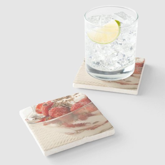 Aardbeiensap met vers yoghurt stenen onderzetter (Zijkant)